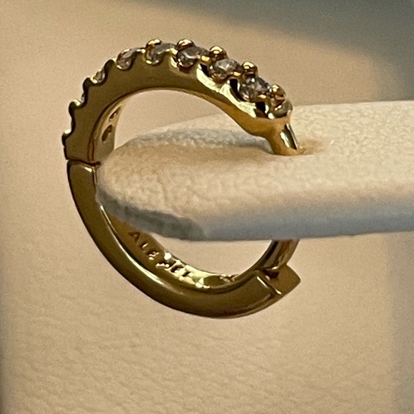 New Authentic Pandora Sparkling Huggie Hoop Earrings 14k gold plated ss & cz - Picture 5 of 13